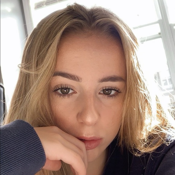 Meet your Posher, Ava - Picture 1 of 1